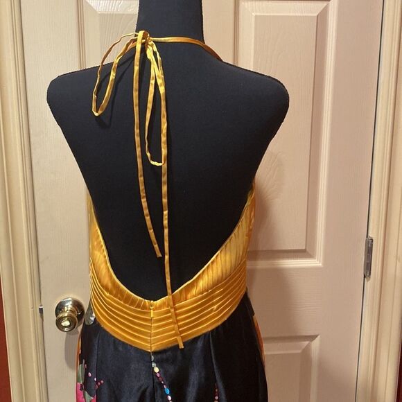 WOW! Prom/Pageant Dress Size 12 - Picture 5 of 8